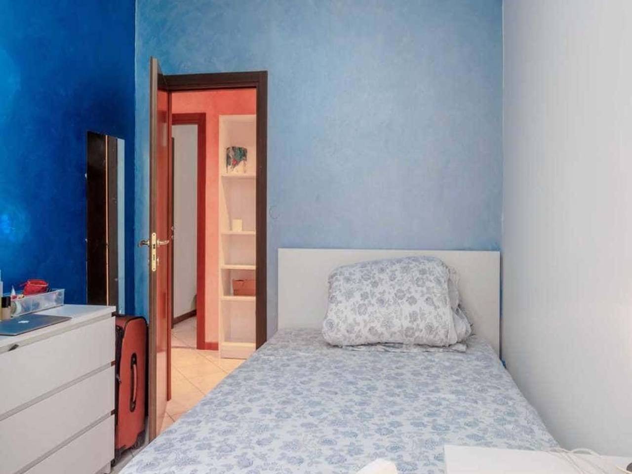 negozio in affitto a Milano in zona Morivione