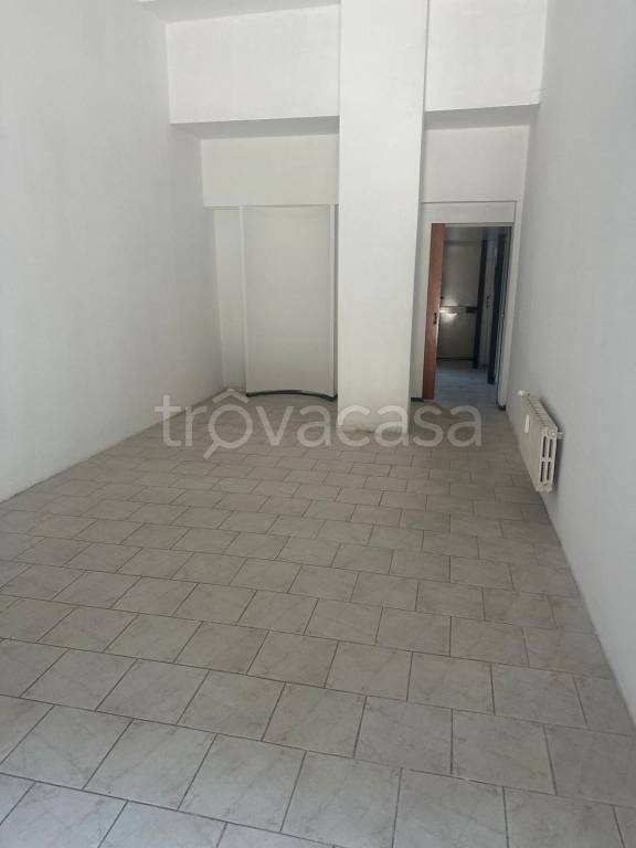 negozio in affitto a Milano in zona Lorenteggio