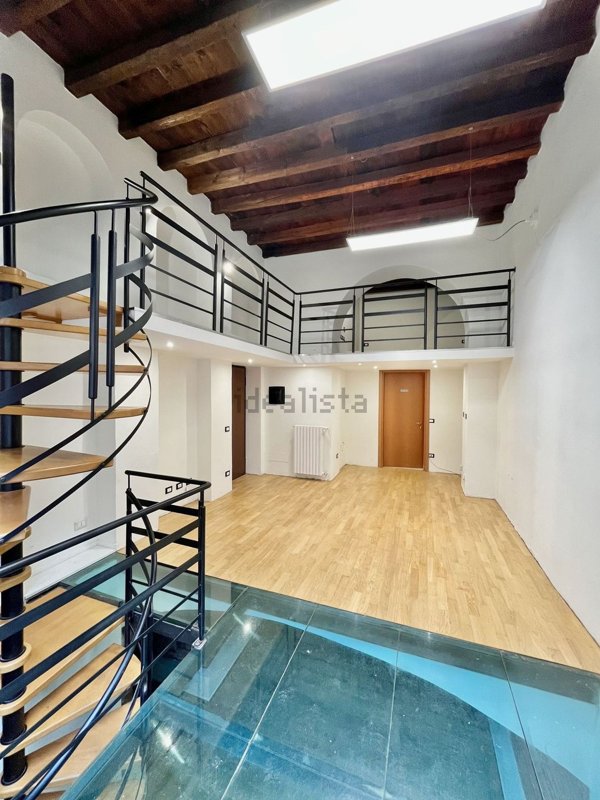 negozio in affitto a Milano in zona Isola