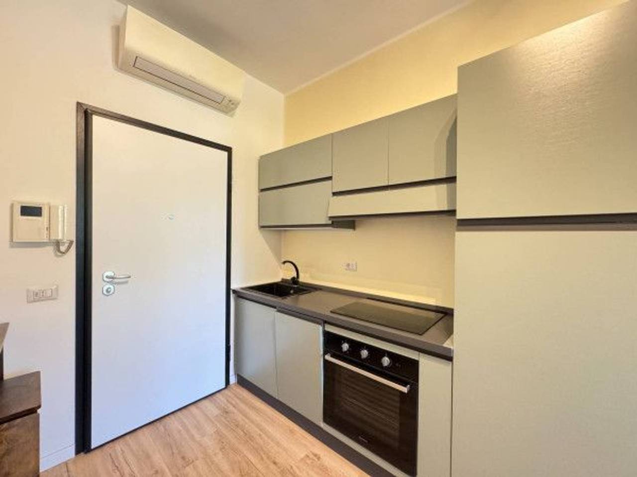 appartamento in affitto a Milano in zona Lorenteggio