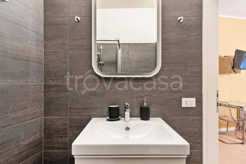 appartamento in affitto a Milano in zona Guastalla