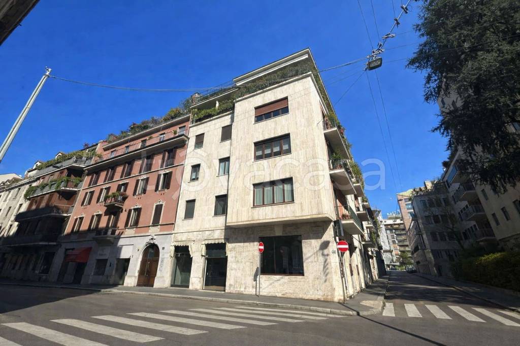 negozio in affitto a Milano