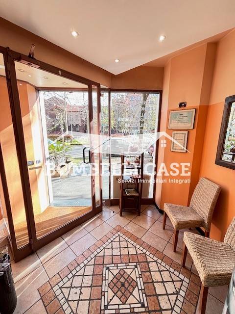 negozio in affitto a Milano in zona XXII Marzo