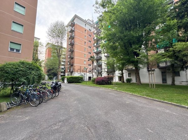 appartamento in affitto a Milano in zona Lorenteggio