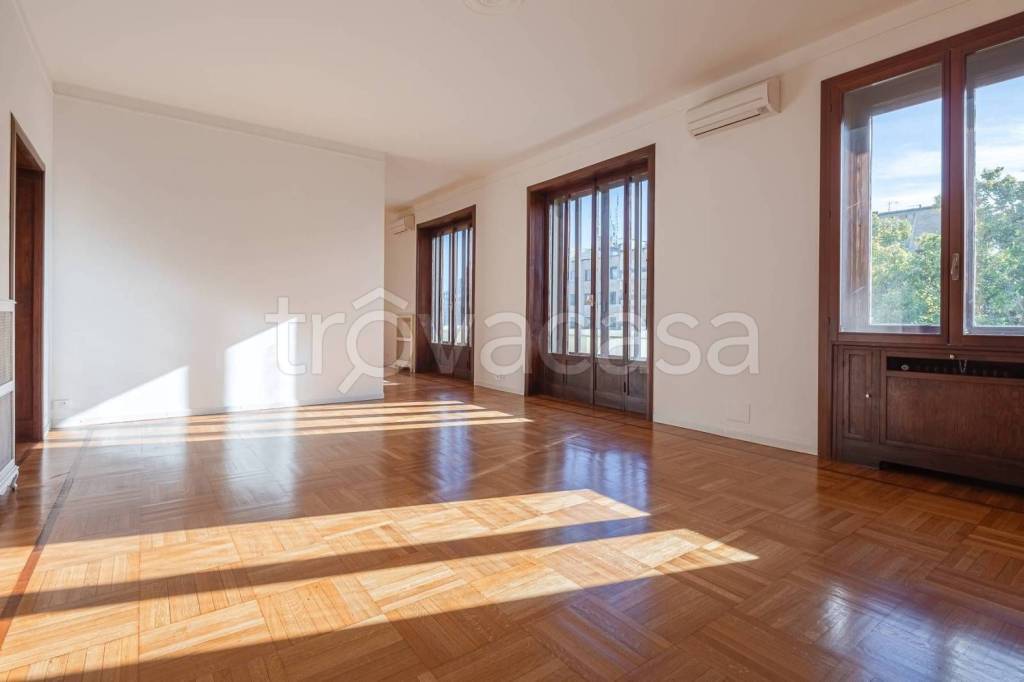 appartamento in affitto a Milano in zona Porta Nuova