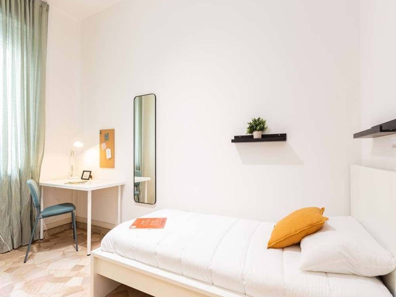 negozio in affitto a Milano in zona Lorenteggio