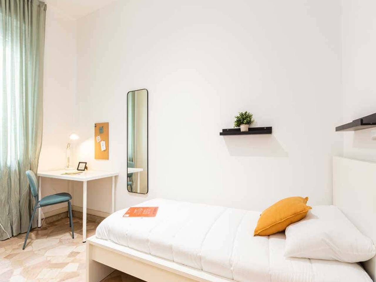 negozio in affitto a Milano in zona Lorenteggio