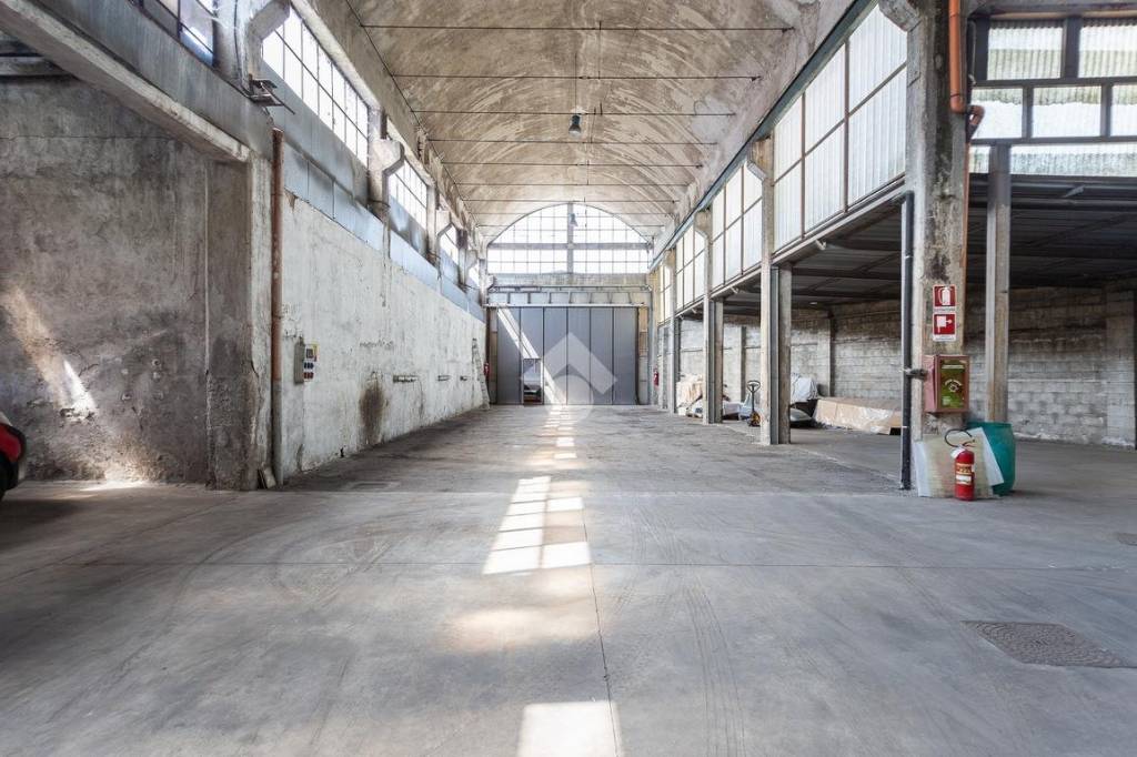 negozio in affitto a Milano in zona Bovisasca