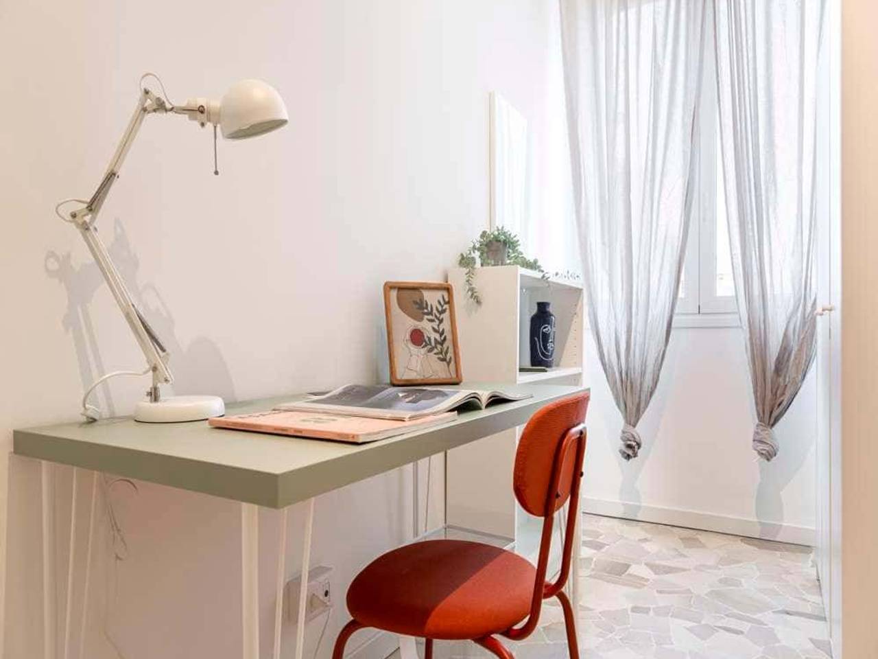 negozio in affitto a Milano in zona Lorenteggio