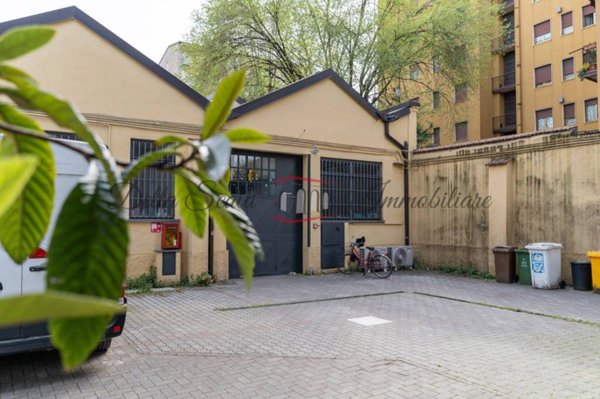 locale commerciale in affitto a Milano in zona Dergano