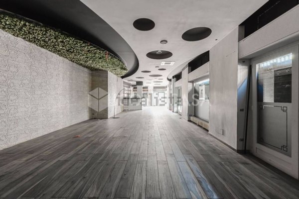 negozio in affitto a Milano