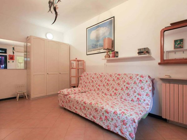 negozio in affitto a Milano in zona Morivione