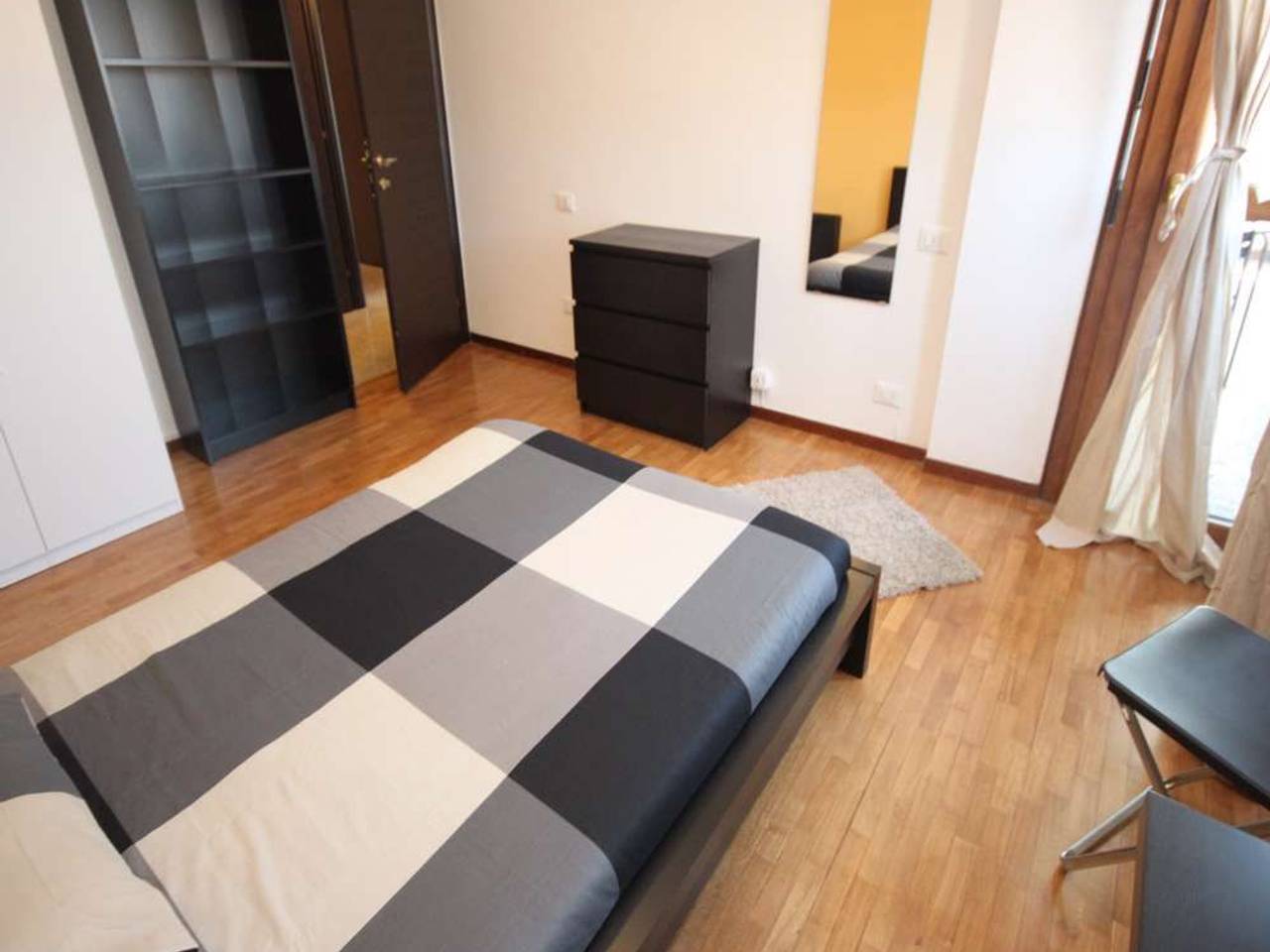 negozio in affitto a Milano in zona Isola