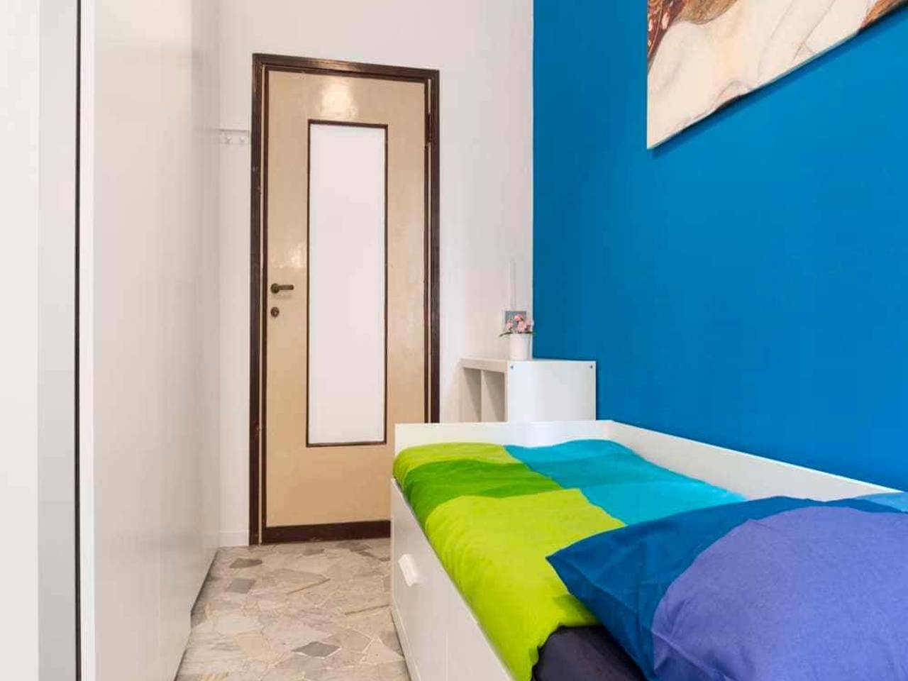 negozio in affitto a Milano in zona Lorenteggio