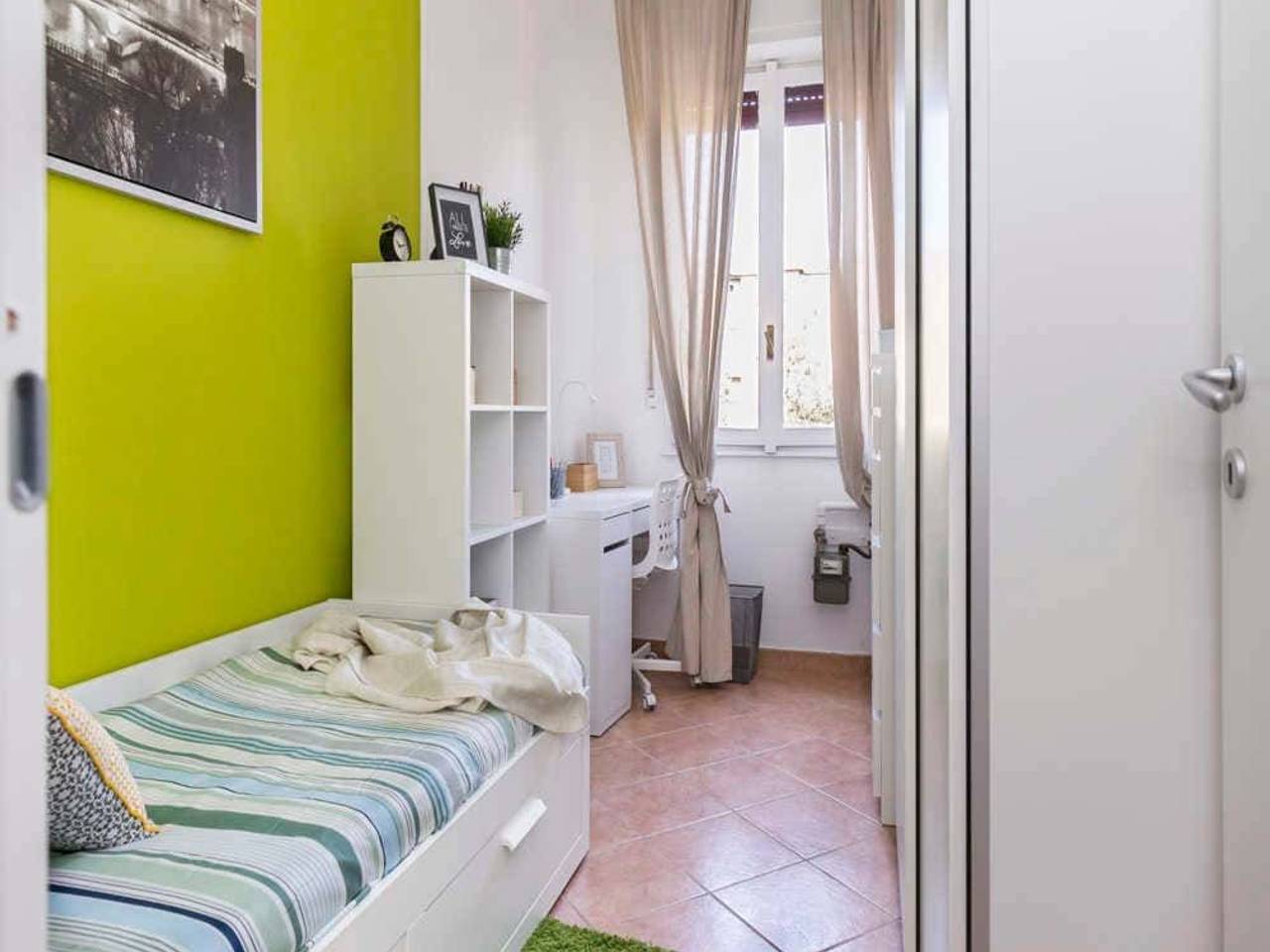 negozio in affitto a Milano in zona Lorenteggio
