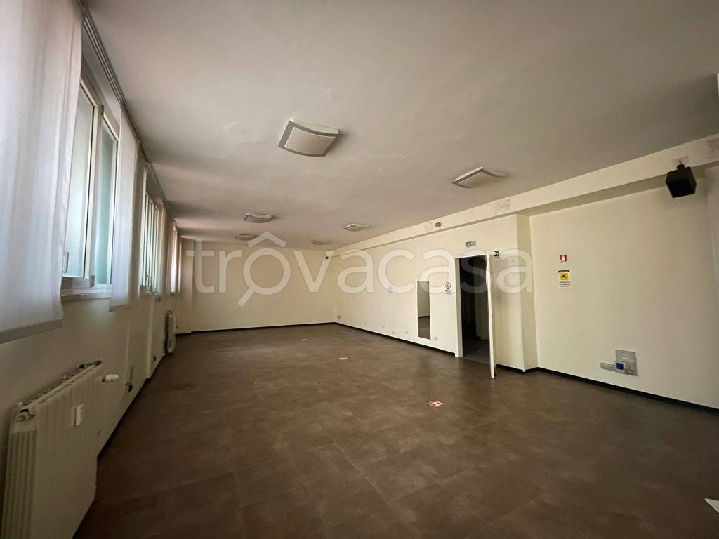 negozio in affitto a Milano