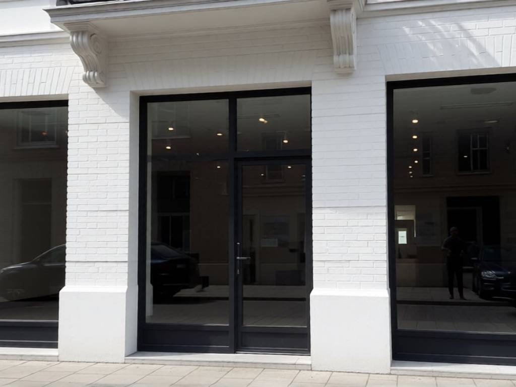 negozio in affitto a Milano in zona Famagosta