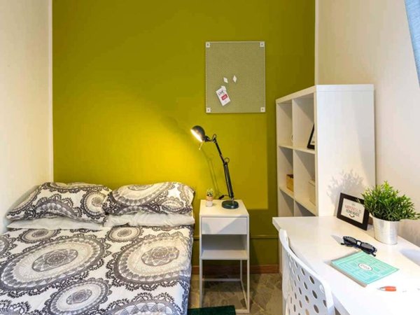 negozio in affitto a Milano in zona Lorenteggio