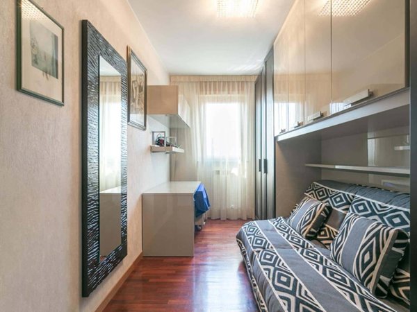 negozio in affitto a Milano in zona Forze Armate