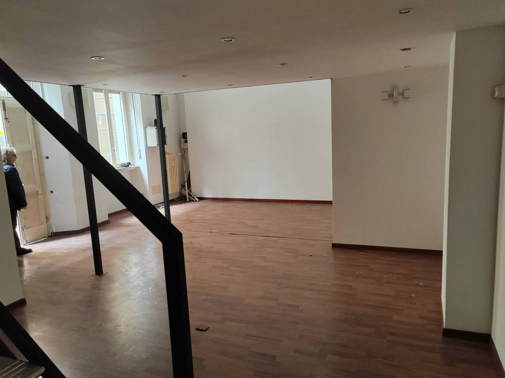 negozio in affitto a Milano