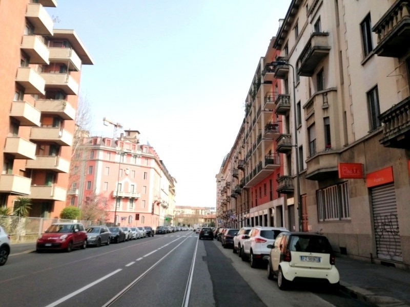 negozio in affitto a Milano in zona Forze Armate