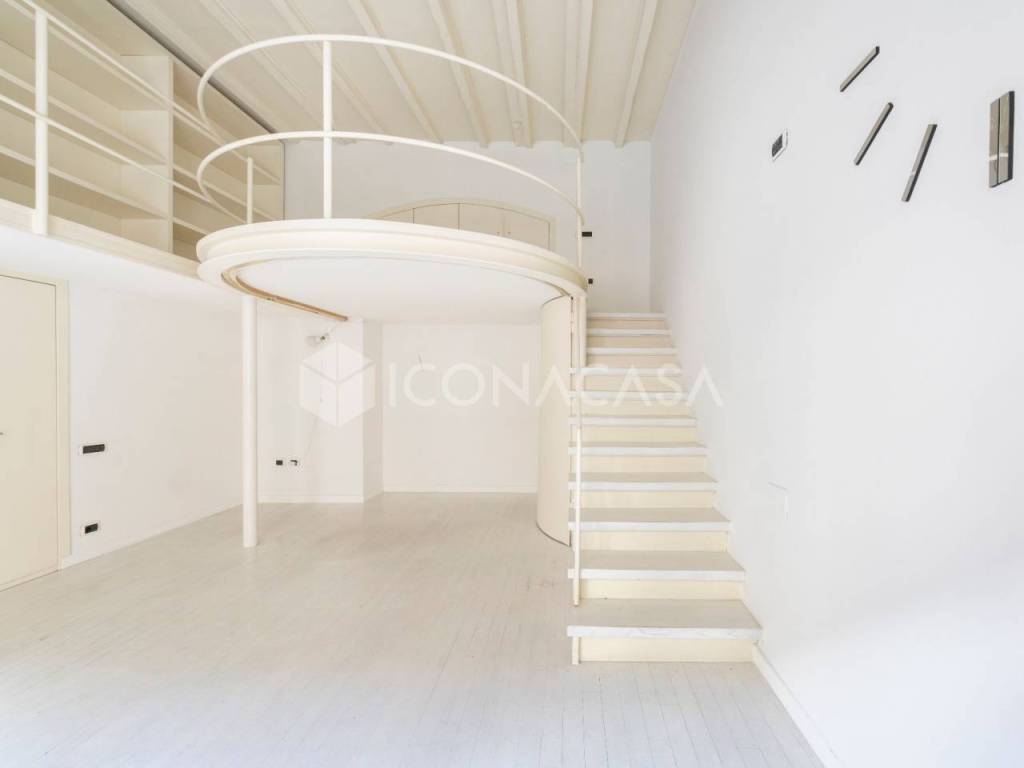 negozio in affitto a Milano in zona Isola