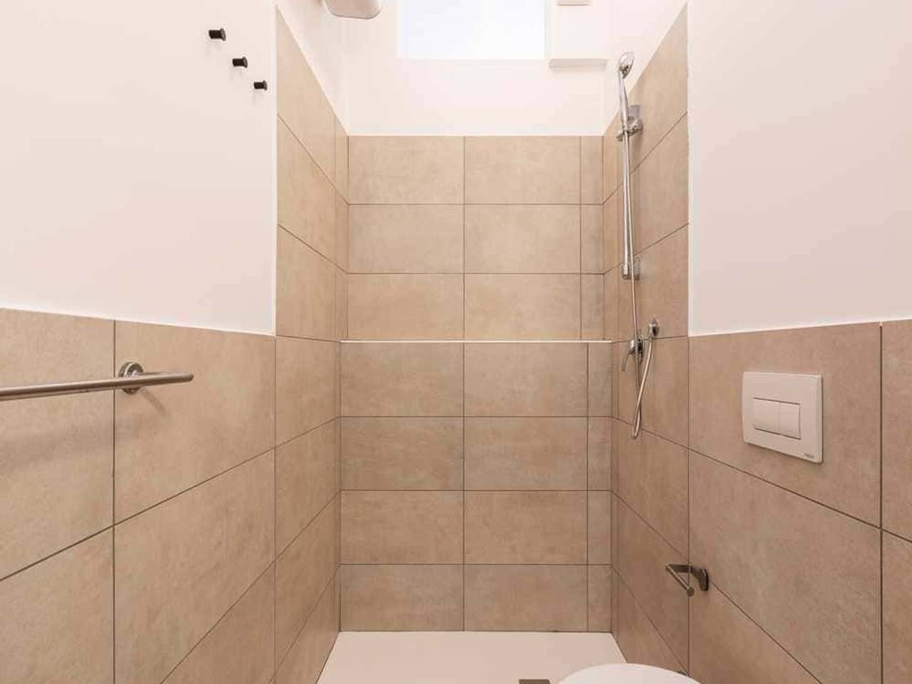 negozio in affitto a Milano in zona Porta Genova