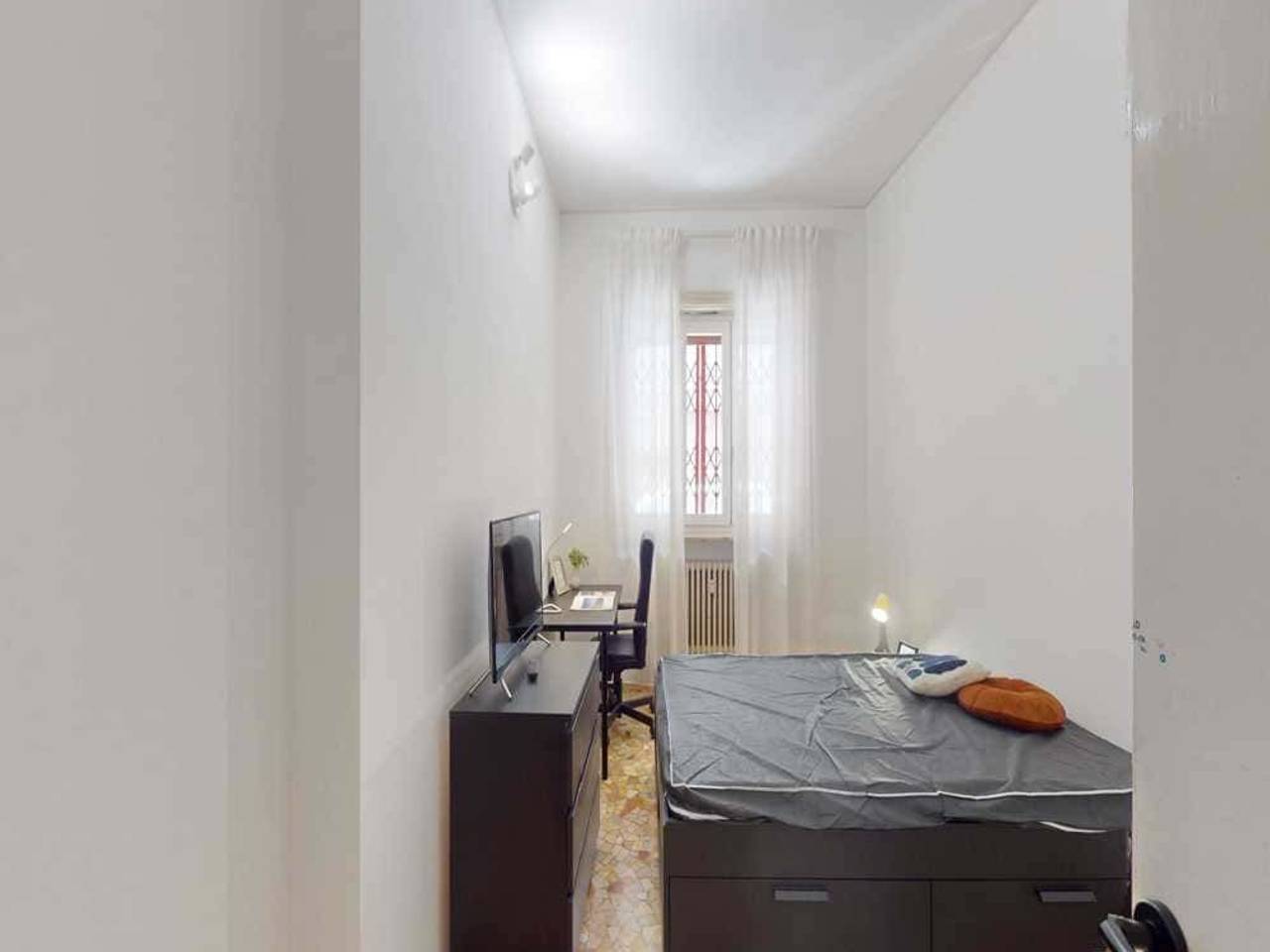 negozio in affitto a Milano in zona Sant'Ambrogio