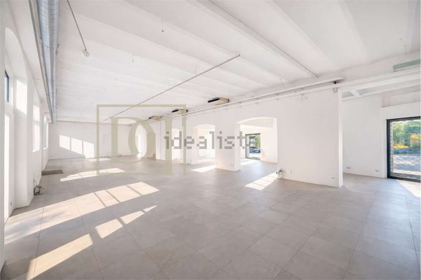 negozio in affitto a Milano in zona XXII Marzo