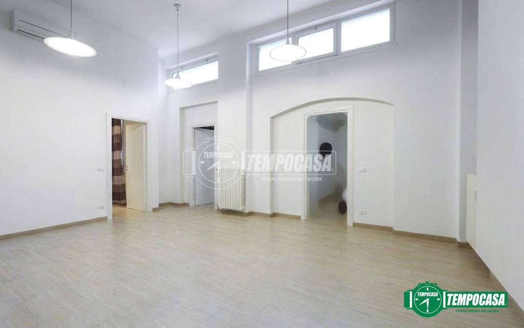 negozio in affitto a Milano