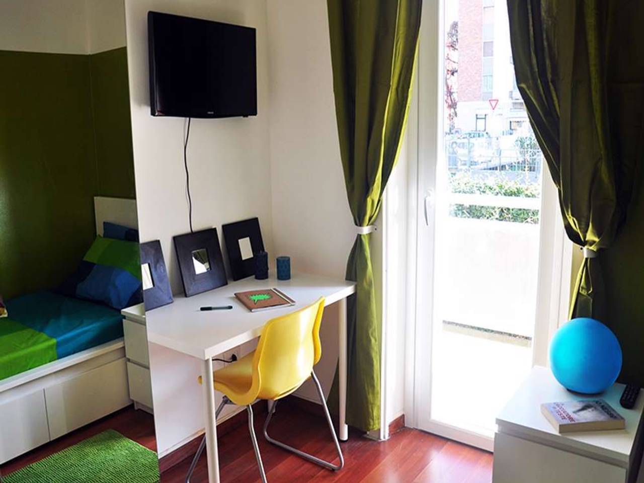 negozio in affitto a Milano in zona Lorenteggio