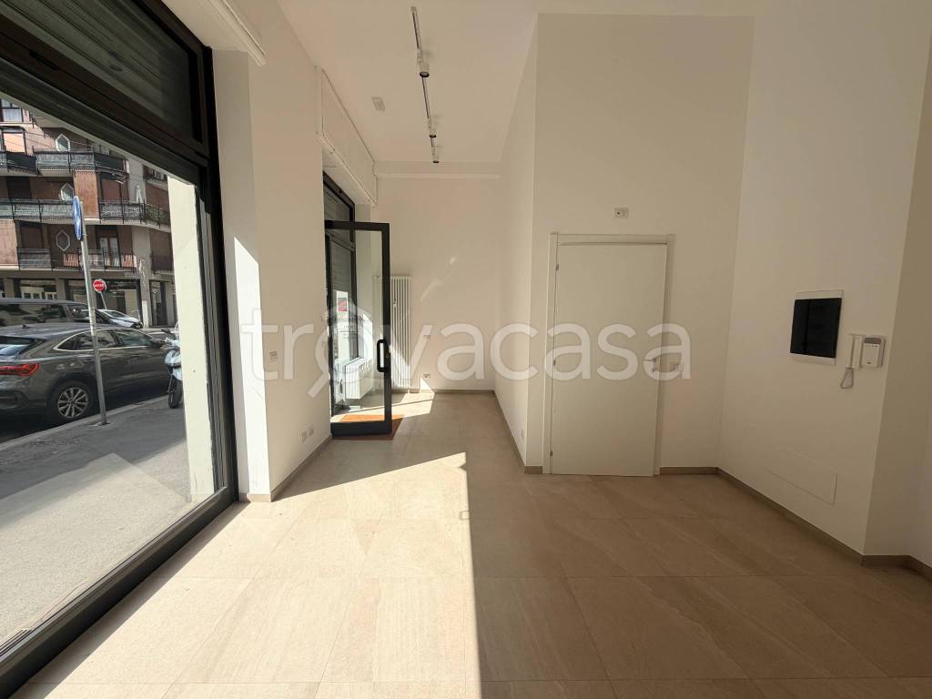 negozio in affitto a Milano