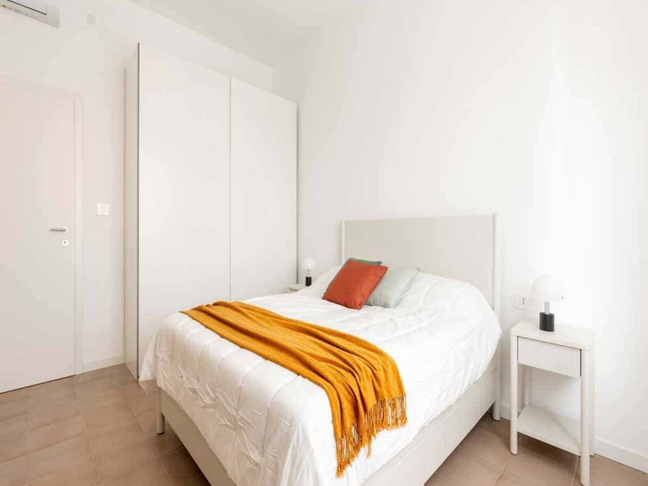 negozio in affitto a Milano in zona Lorenteggio