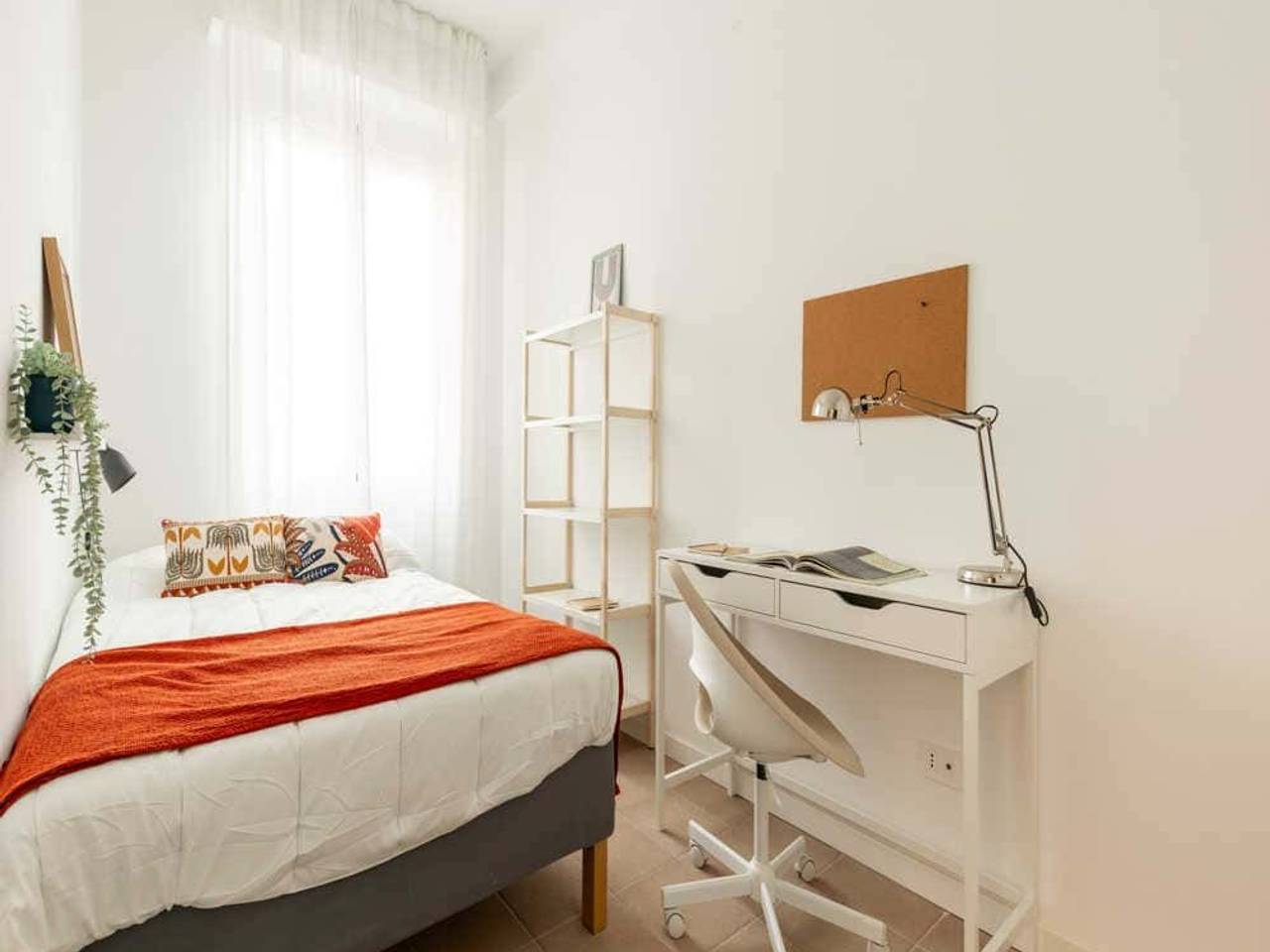 negozio in affitto a Milano in zona Lorenteggio