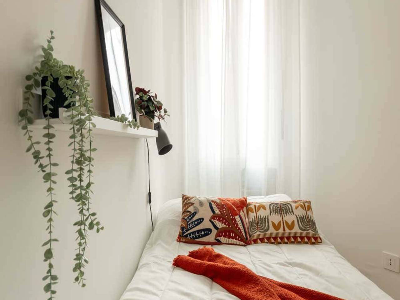 negozio in affitto a Milano in zona Lorenteggio