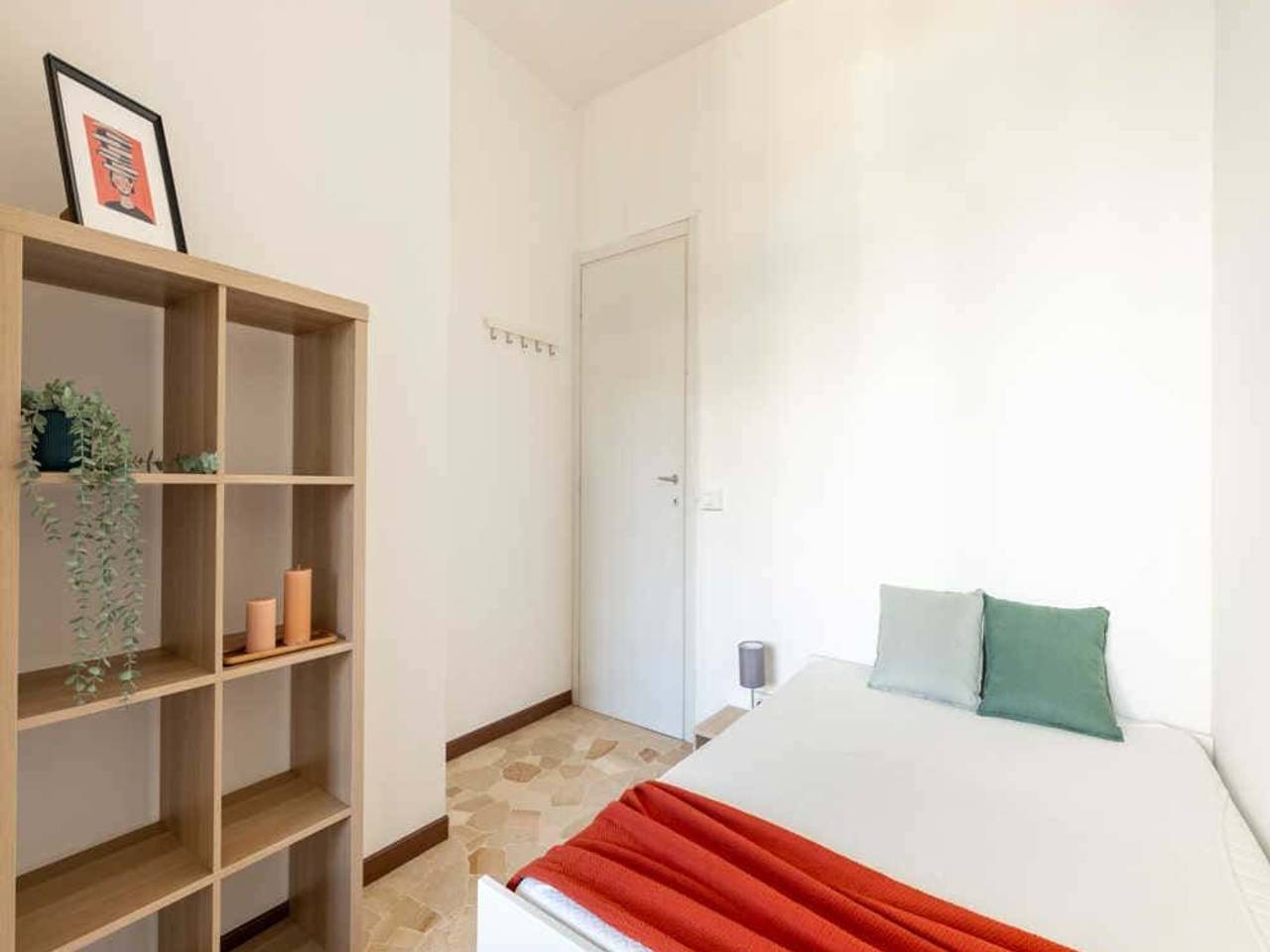 negozio in affitto a Milano in zona Lorenteggio