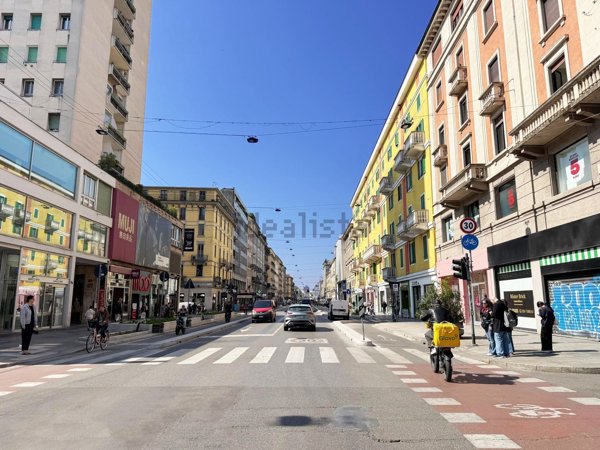 negozio in affitto a Milano