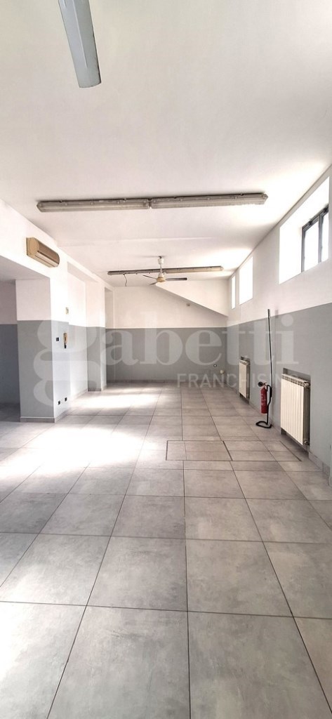 negozio in affitto a Milano in zona Barona