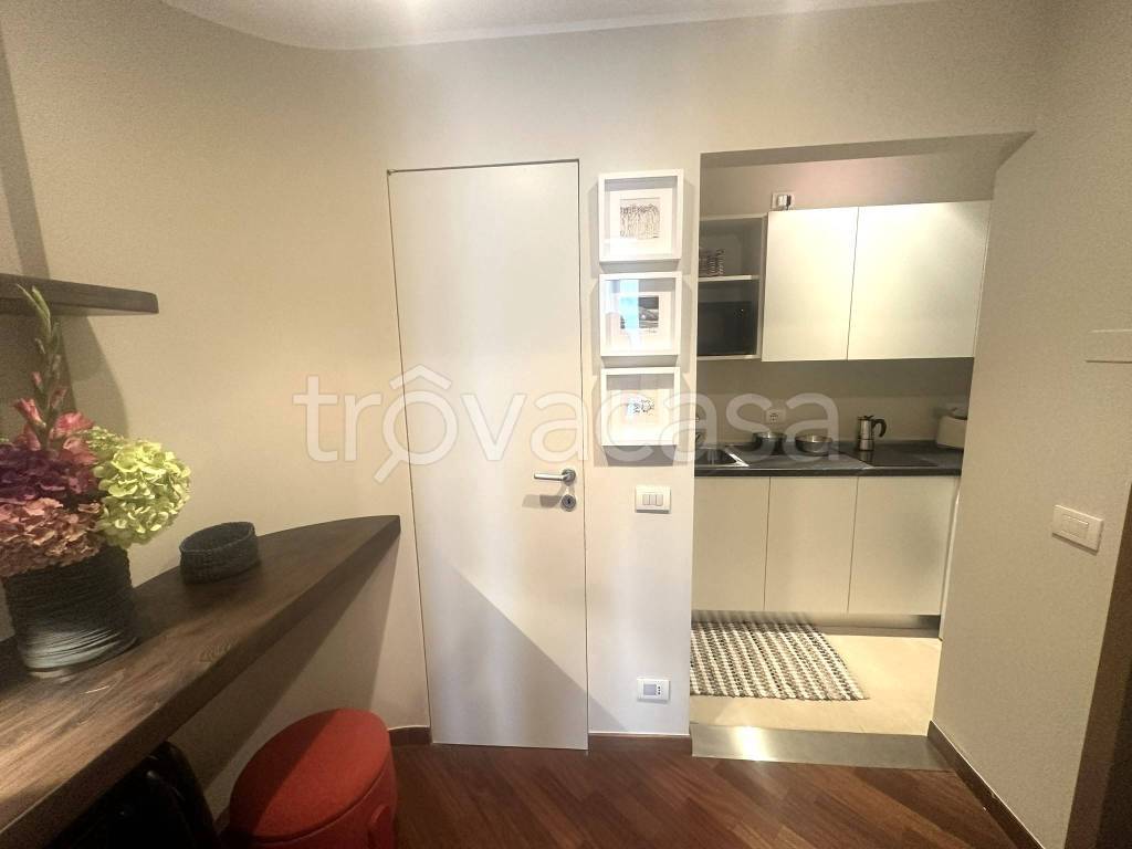 appartamento in affitto a Milano in zona Lorenteggio