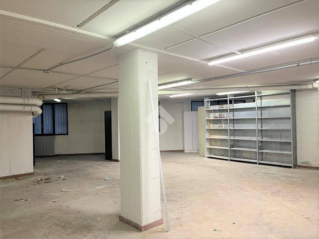 locale di sgombero in affitto a Milano in zona Piazzale Lodi