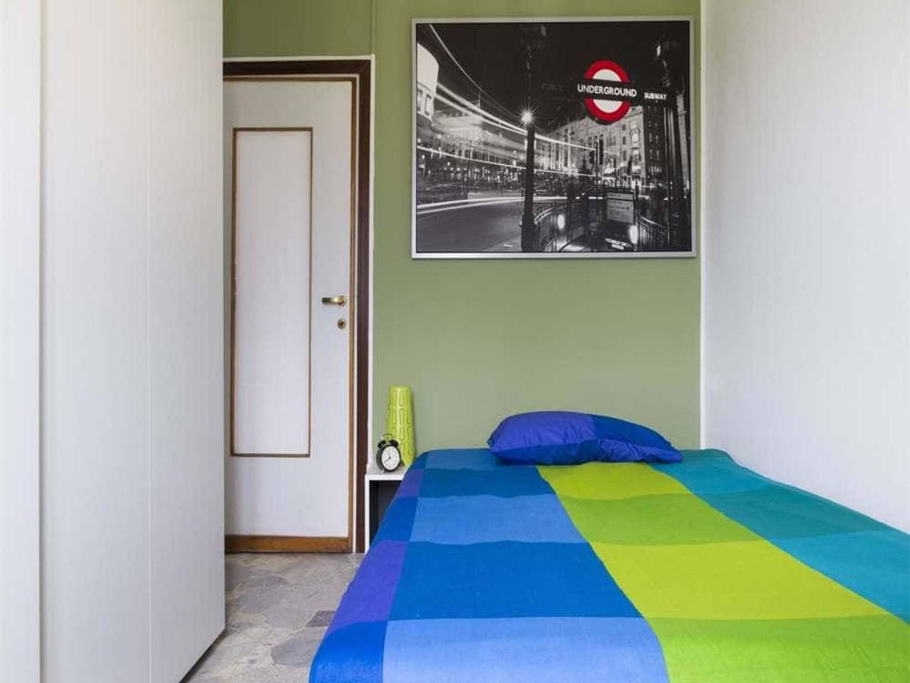 negozio in affitto a Milano in zona Lorenteggio