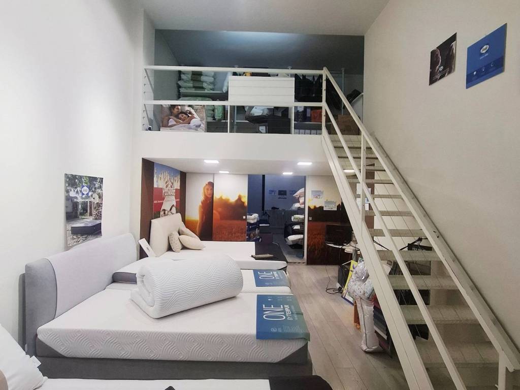negozio in affitto a Milano in zona Centro Direzionale
