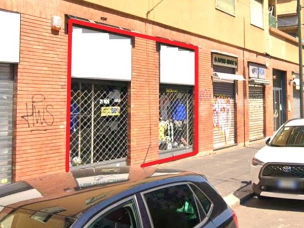 negozio in affitto a Milano in zona Trenno
