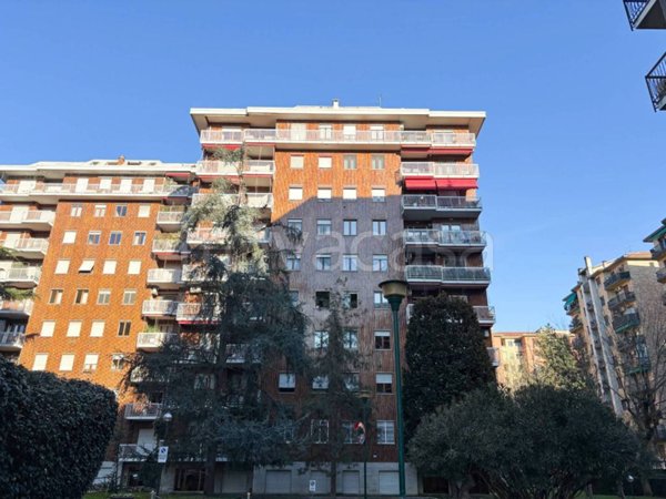 appartamento in affitto a Milano in zona Lorenteggio