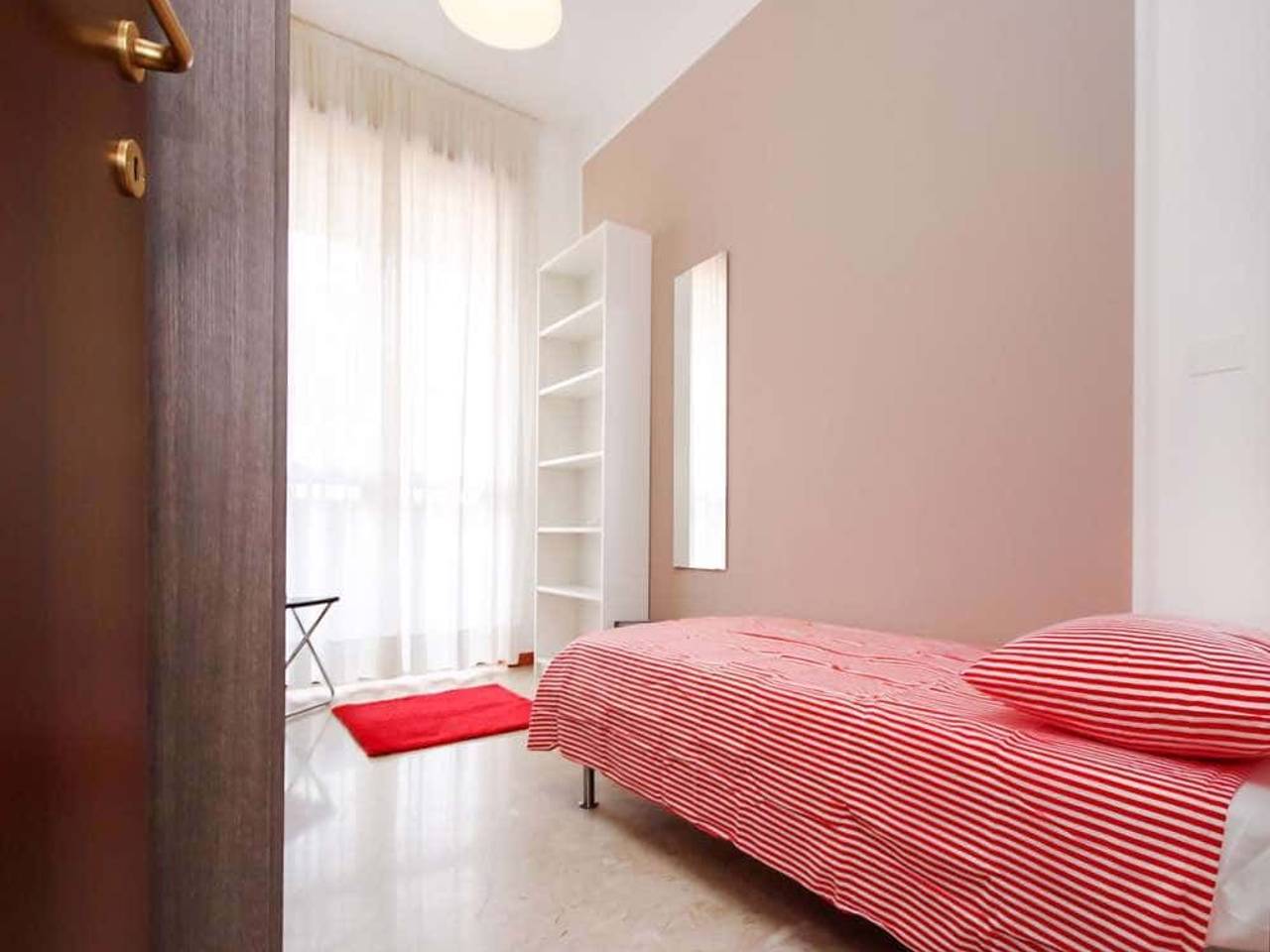 negozio in affitto a Milano in zona Famagosta