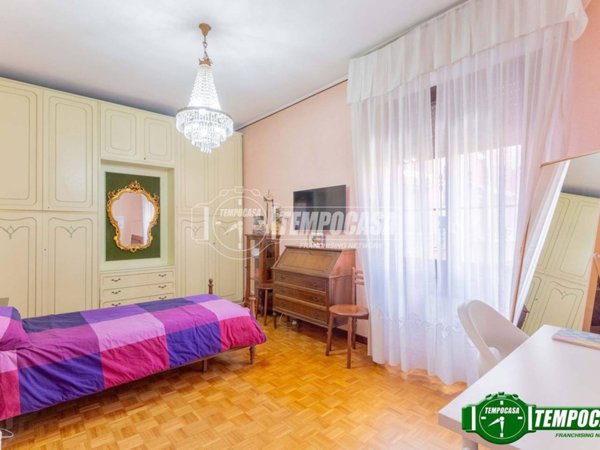 negozio in affitto a Milano in zona Montalbino