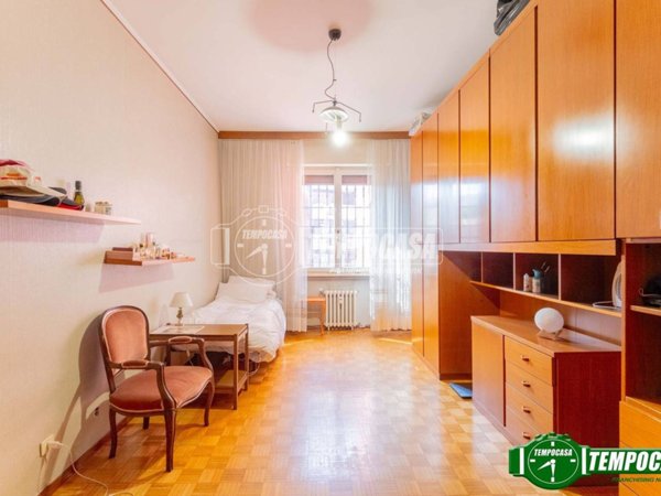 negozio in affitto a Milano in zona Montalbino