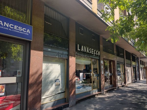 negozio in affitto a Milano in zona Casoretto