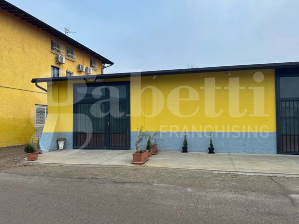 capannone in affitto a Milano in zona Barona