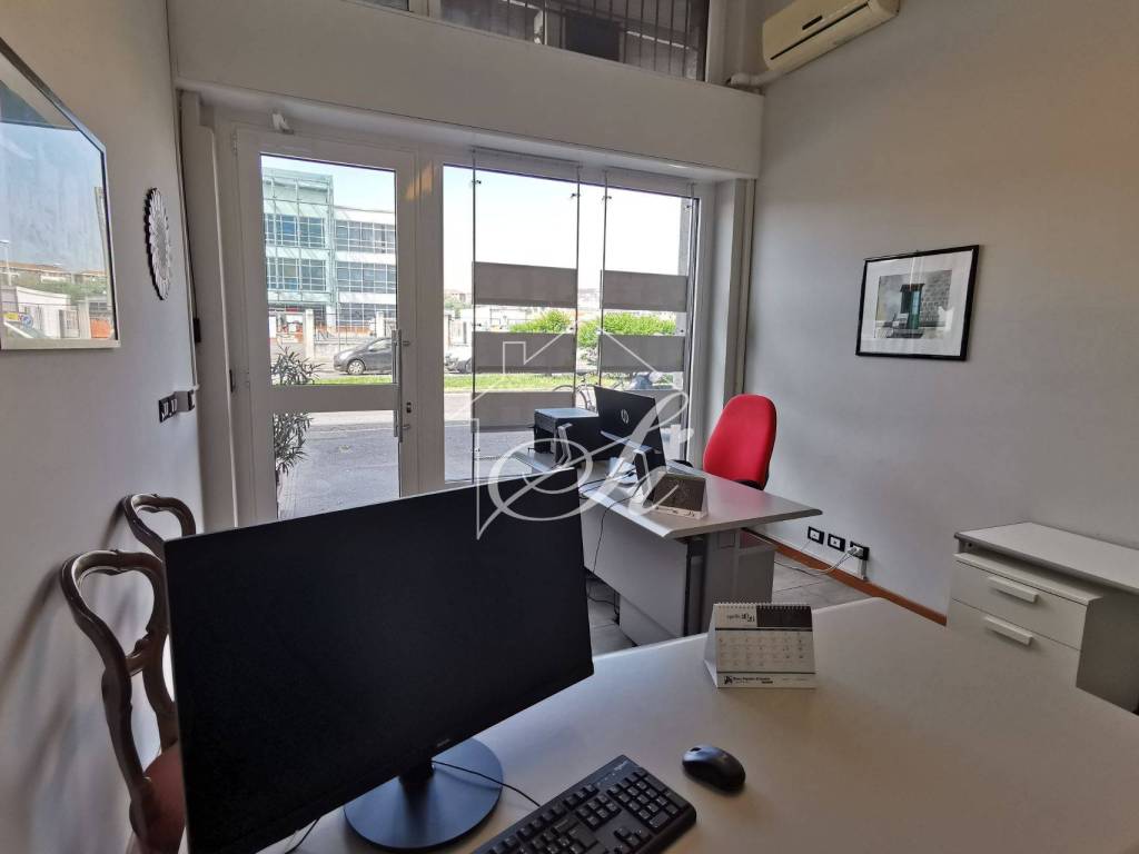 negozio in affitto a Milano
